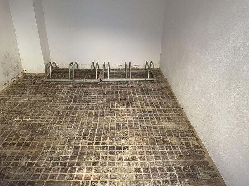 Fahrradschuppen mit Klinkerfußboden (Dresdner Schokolade)